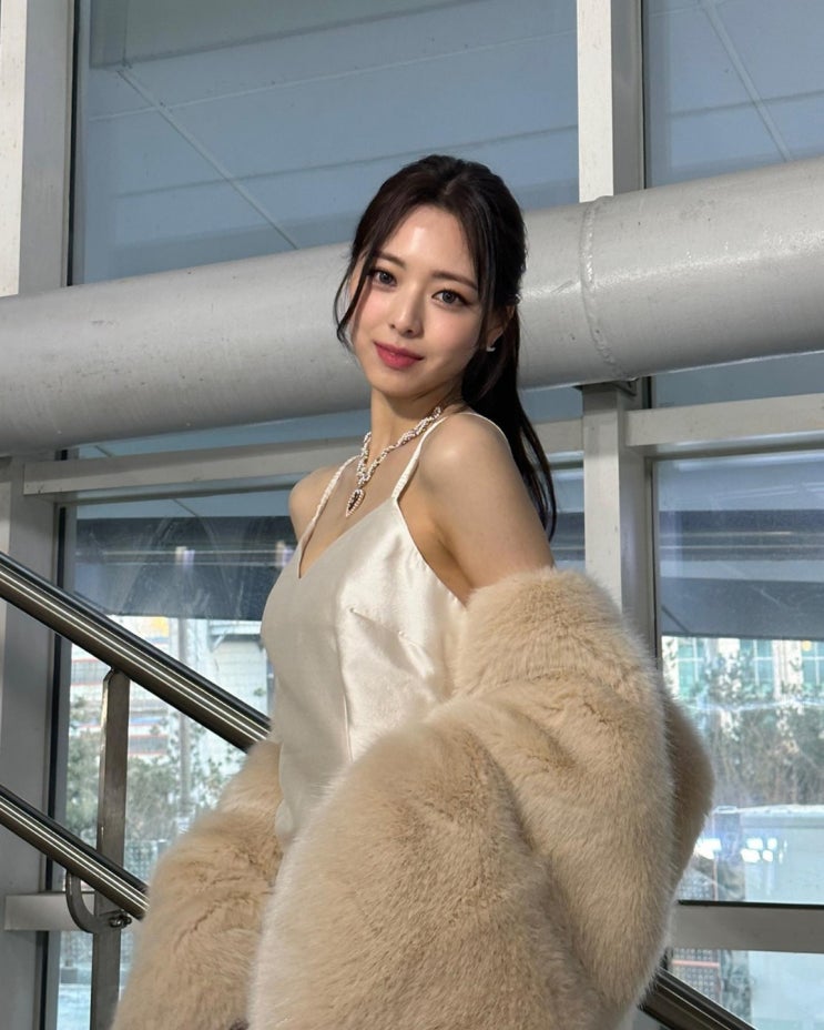 그룹 있지 유나, 골반 미녀인 줄 알았는데...어깨 미녀 인증 샷 "팬심 녹이는 미소" 그룹 있지 유나, 골반 미녀인 줄 알았는데...어깨 미녀 인증 샷 "팬심 녹이는 미소"