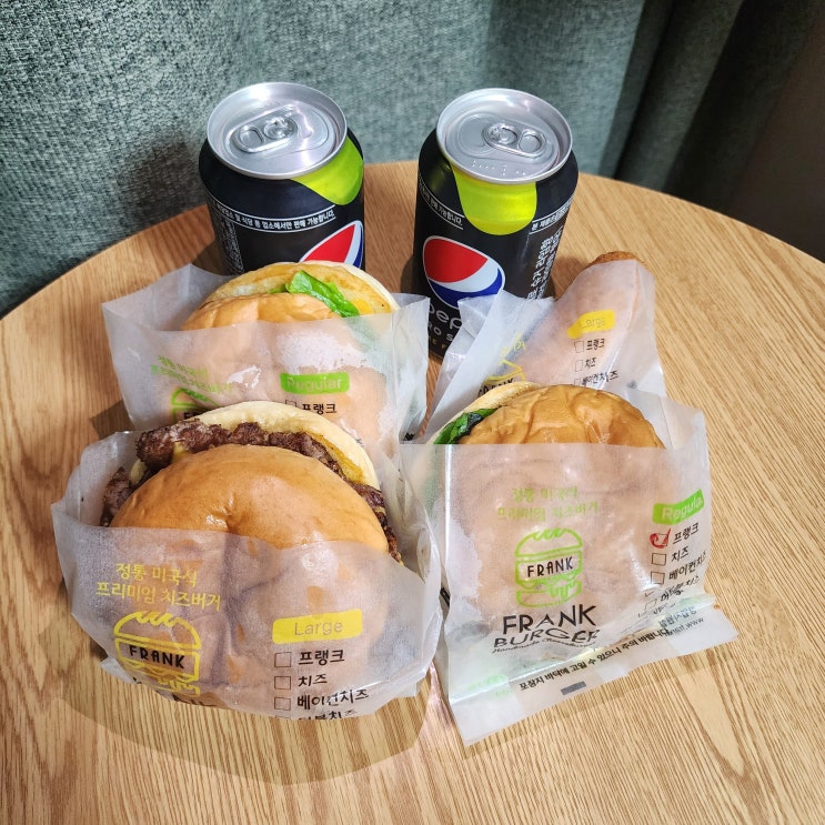  프랭크 버거 메뉴 레귤러와 라지 내 돈 내산 리뷰