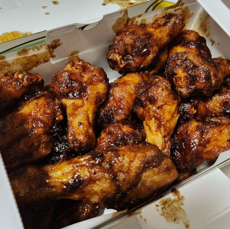  교촌치킨 블랙시크릿 with 진로홍차토닉 & 안동소주 하이볼