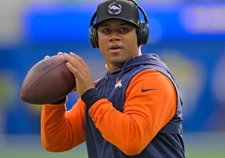 Denver Broncos GM은 Russell Wilson이 감독의 갑작스러운 해임에 따라 '해결 가능'하다고 말합니다. Denver Broncos GM은 Russell Wilson이 감독의 갑작스러운 해임에 따라 '해결 가능'하다고 말합니다.