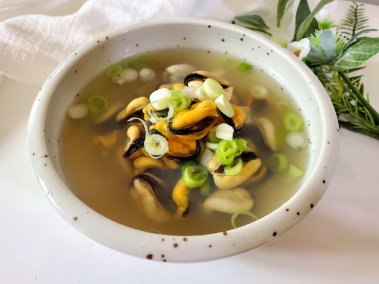  홍합탕 만들기. 깔끔하고 칼칼하게 만들어낸 레시피. 숙취해소 해장국. 홍합 효능.청양연두사용.