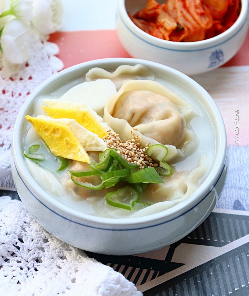 사골떡국 끓이는법 사골떡만두국 끓이는법 떡만둣국 레시피 사골곰탕 떡국떡 설명절음식