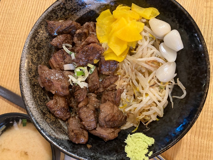  무난하게 한 끼 식사하기 좋은 혜화 덮밥맛집 홍대개미