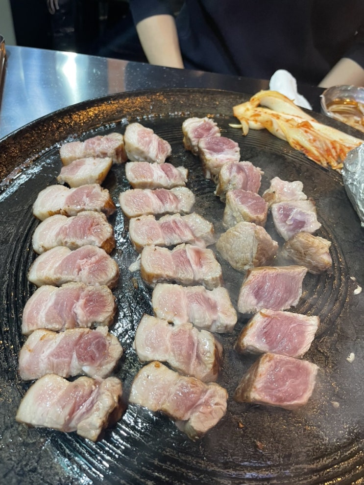  [동두천솥뚜껑삼겹살-천안두정점] 두툼한 고기에 육즙 팡팡 터지는 두정동 가성비 삼겹살 맛집