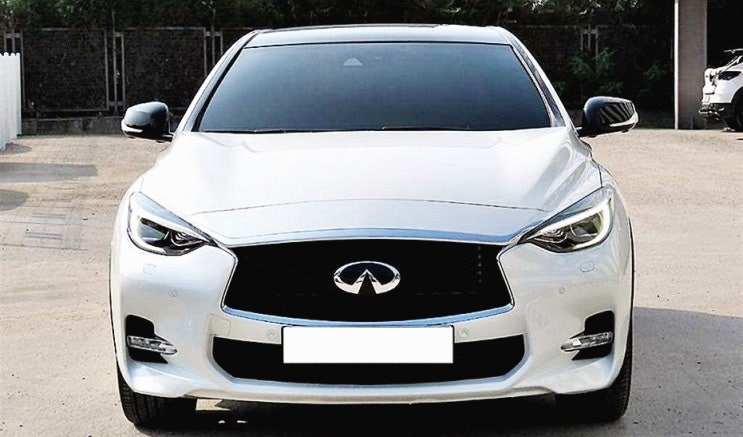  인피니티 q30 중고 앙증 맞아