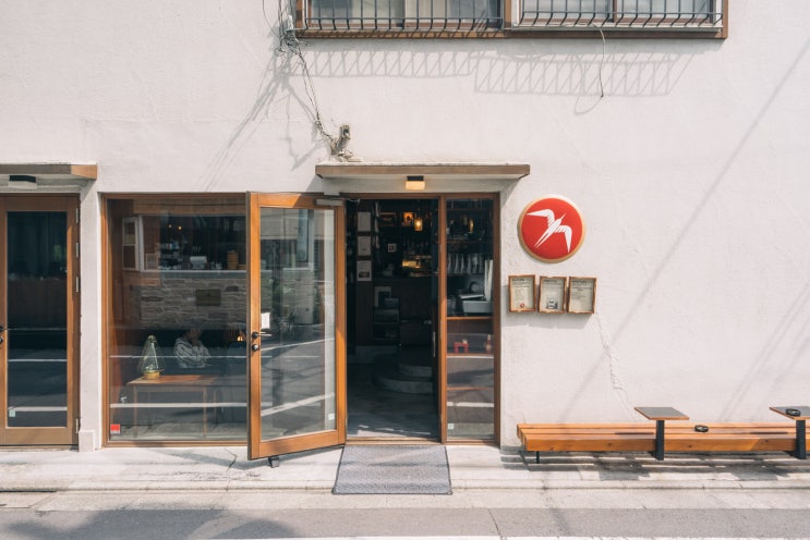 Fuglen Tokyo Cafe 일명 갈매기 카페라 불리는 분위기있는 카페