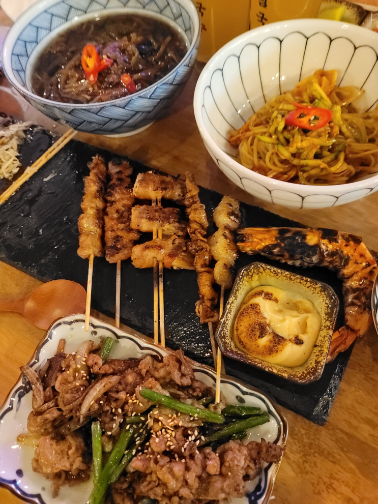  대림국수 신사가로수길점 - 온면과 숯불구이 꼬치, 밀맥주까지 이런 조합 또 없습니다.