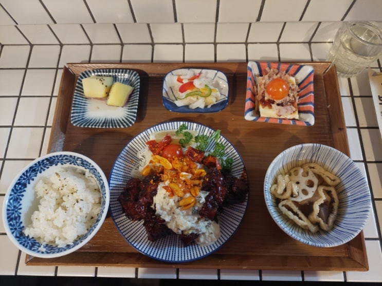  [내돈내산]크리스마스 종로구 도토리 브라더스 핫 치킨/디언타이틀드 카페/호치킨 치즈찐
