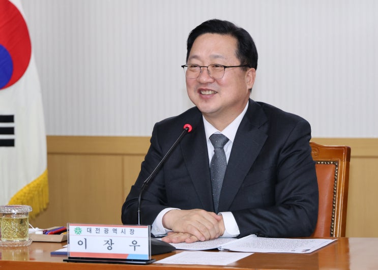 <b>이장우 대전시장</b>, 5개구청장과 만나 현안 논의