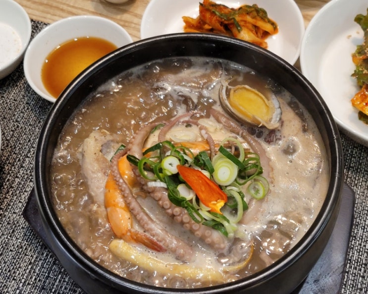 수원삼계탕 가족 생각나 포장까지 해왔던 호매실 계황삼계탕 수원삼계탕 가족 생각나 포장까지 해왔던 호매실 계황삼계탕