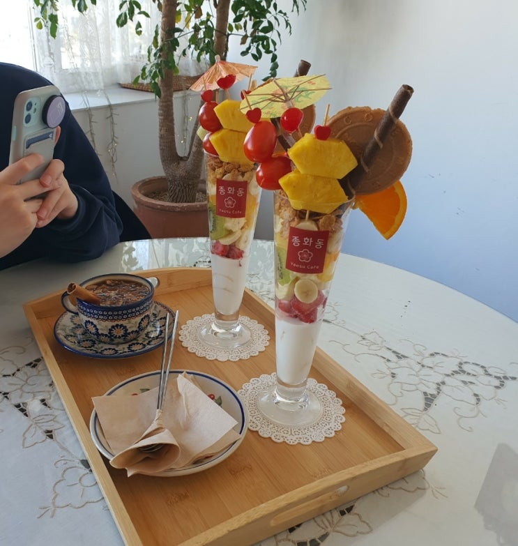  여수카페 종화동: 복고컨셉 잘살린집/이순신광장 근처, 엘베X/루프탑, 반려동물 동반O