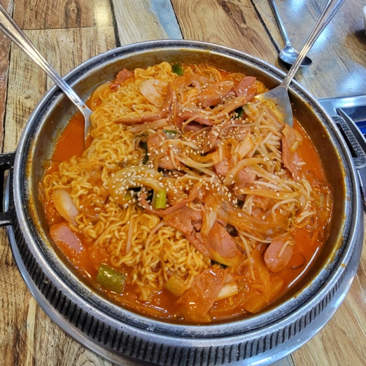  부천 이반장 부대찌개 부대볶음 독특하고 맛있어요!