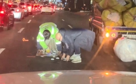 홍석천, 도로 위 쓰레기를 맨손으로...뒤늦게 알려진 선행 '훈훈'