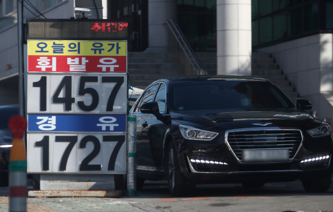 1월부터 휘발유 유류세 할인폭 축소… 서민연료 경유는 1월부터 휘발유 유류세 할인폭 축소… 서민연료 경유는
