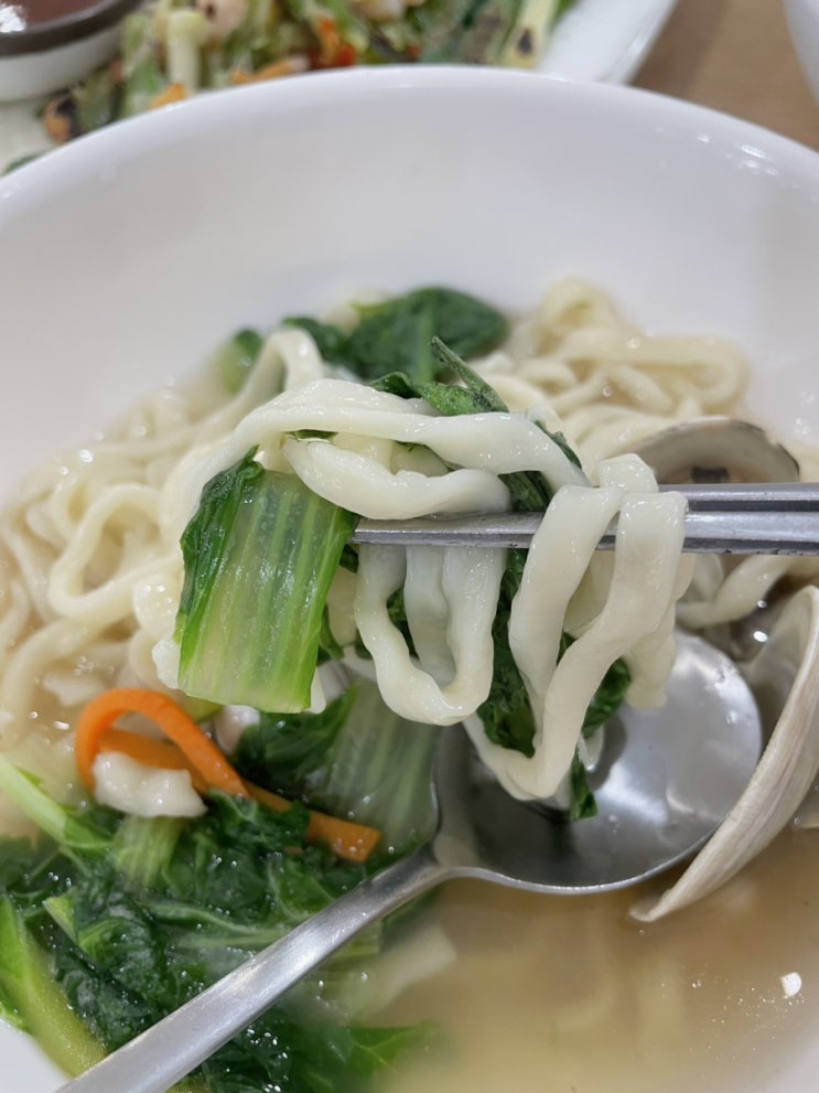  오산 칼국수 맛집 다와칼국수 해물이 푸짐하게 들어가 시원한 국물이 일품인 곳