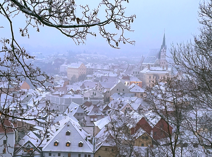 동화같은 마을 체코 체스키크룸로프성에서 눈덮인 설경
