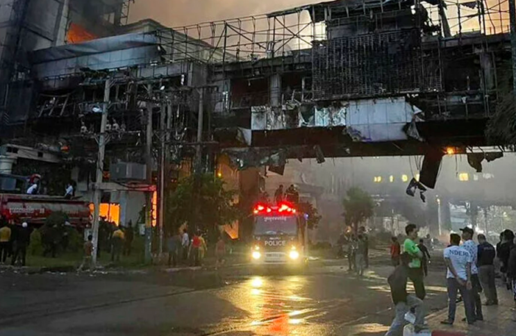 캄보디아 호텔과 카지노에서 대형 화재가 발생해 최소 19명이 사망했습니다. 캄보디아 호텔과 카지노에서 대형 화재가 발생해 최소 19명이 사망했습니다.