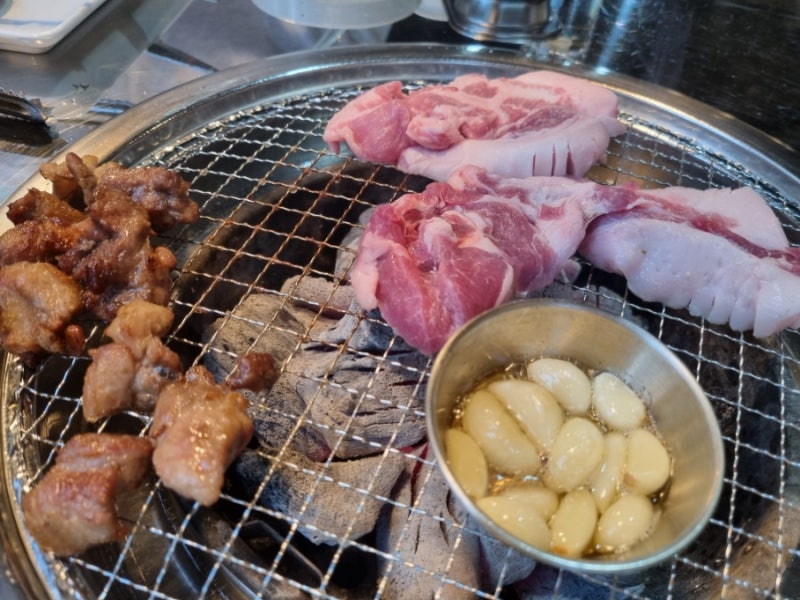 해운대고깃집으로 숯불에 구운 꼬들목살 먹으러 가자. 해운대꼬들목살