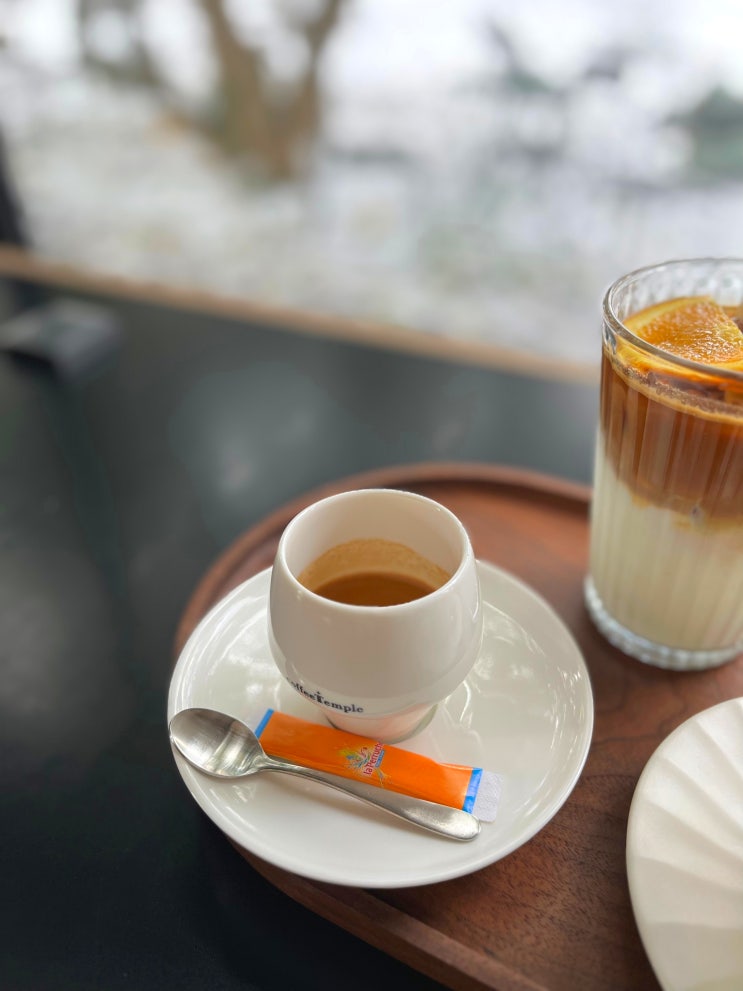 제주공항 근처 커피 맛집 커피 템플 : 눈 쌓인 귤 밭 속 싱그럽고 포근한 에스프레소는 사랑이지 (+김사홍 바리스타님)