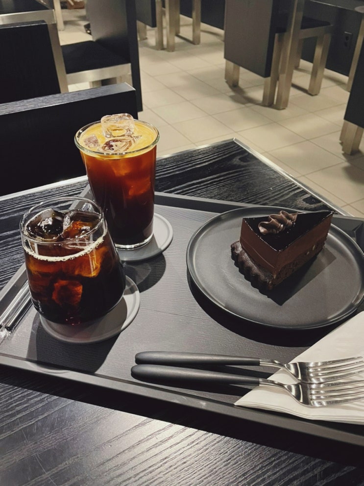  홍대 조용하고 군더더기 없는 카페 - 노트커피 (Nott Coffee)