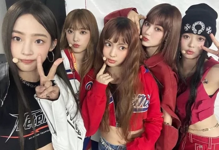 뉴진스 신곡 '디토(Ditto)', "옛날 안무 돌려달라" 신곡 풀버전 안무를 본 팬들이 충격 받았다 뉴진스 신곡 '디토(Ditto)', "옛날 안무 돌려달라" 신곡 풀버전 안무를 본 팬들이 충격 받았다