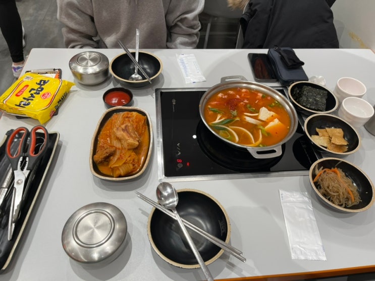[김포공항 맛집] 한옥집 김치찜 롯데몰김포공항점 후기