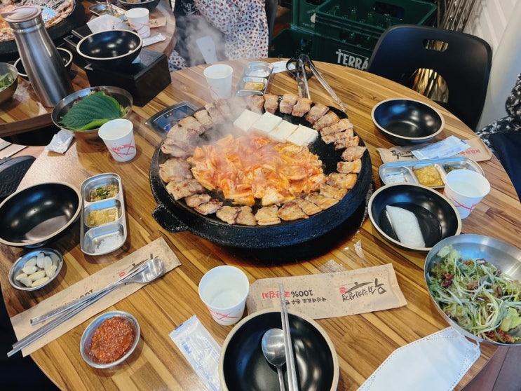  특별했던 대전 봉명동 맛집 무쇠김치삼겹