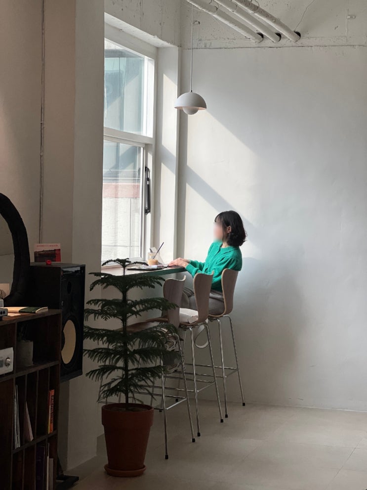 수원역 카페 경기도청 벚꽃 함께 하기 좋은 널어스 수원역 카페 경기도청 벚꽃 함께 하기 좋은 널어스