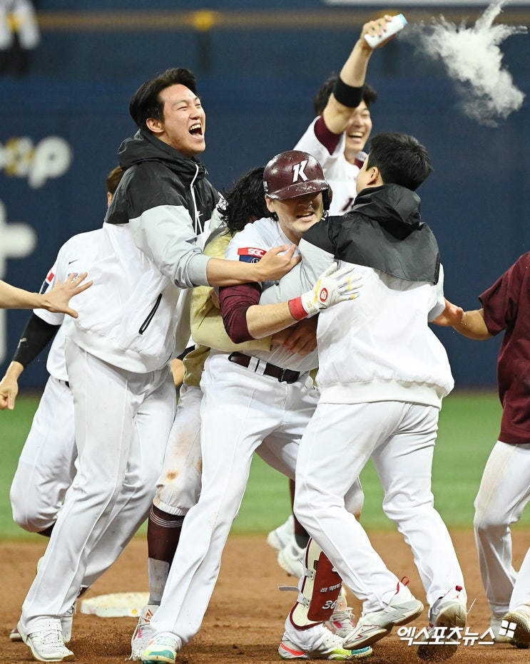  프로야구 개막, 유니폼을 바꿔 입은 KBO 이적생 전성시대!