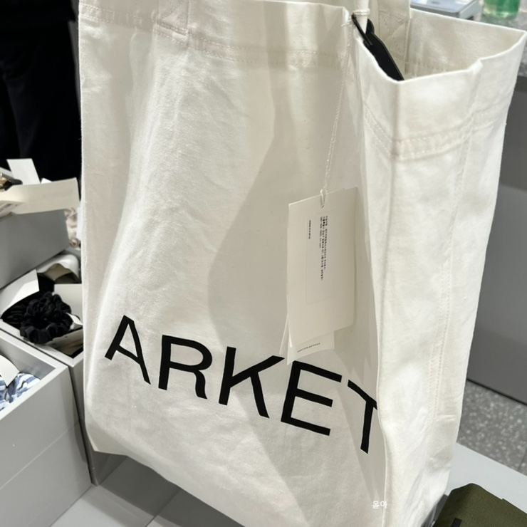  arket 아르켓 에코백 스크런치 브이넥 니트 등 매장 구경 (서울 옷살곳)