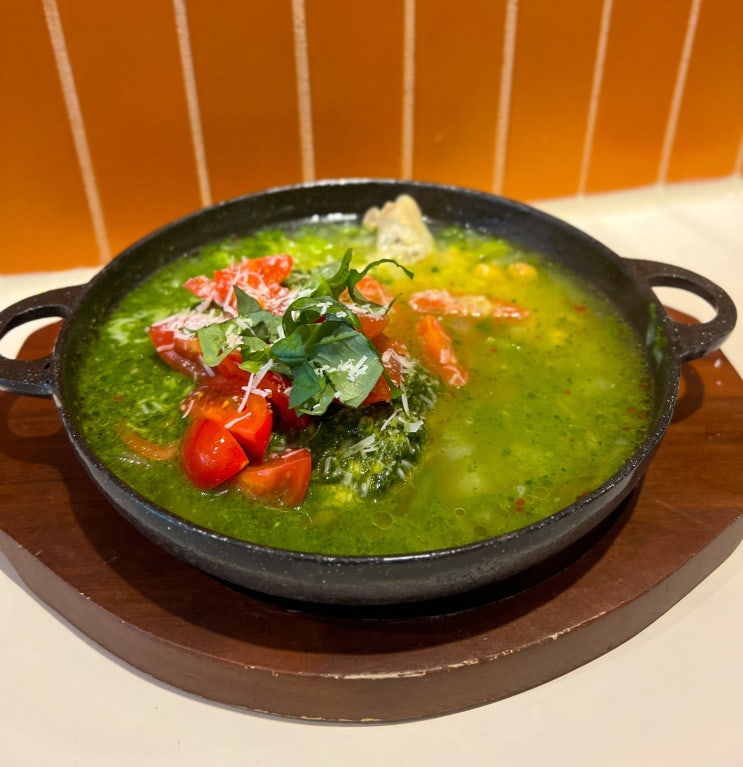 [용산 마음집] 용리단길 와인바에 바질백숙 먹으러 왔어요 (메뉴, 예약 및 워크인)