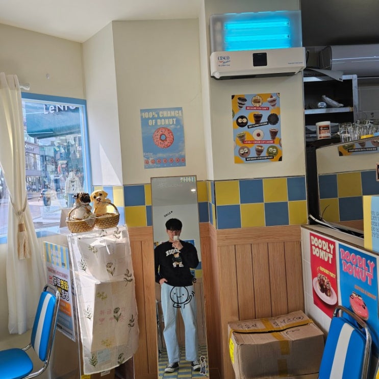 230401 데일리룩 추천, 블랙 곰돌이 맨투맨 연청 와이드 청바지 230401 데일리룩 추천, 블랙 곰돌이 맨투맨 연청 와이드 청바지