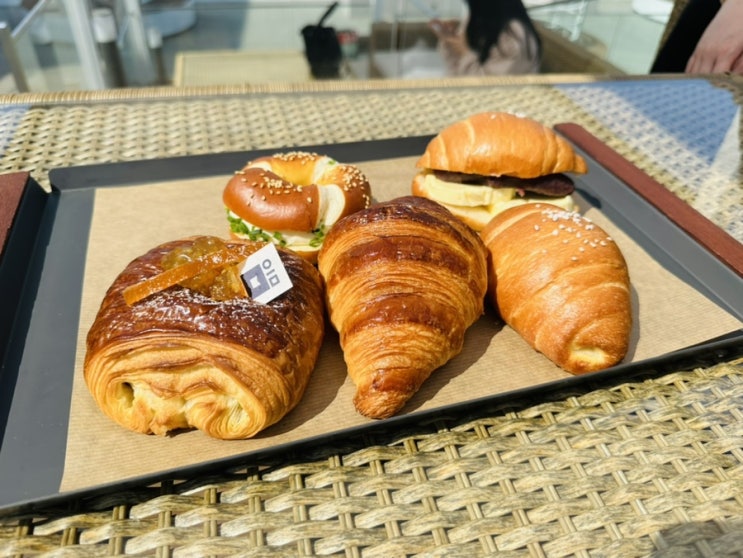  영종도 신상 카페.카페 미음. 빵이 맛있는 바다뷰 추천 카페.