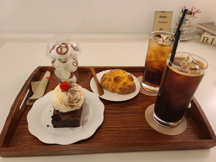  독특한 분위기의 디저트 맛집 부평카페 틈카페(Teum:cafe)