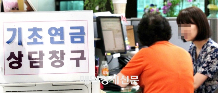 “이럴거면 국민연금 왜 내나요”…기초연금 감액에 ‘뿔난’ 서민들 “이럴거면 국민연금 왜 내나요”…기초연금 감액에 ‘뿔난’ 서민들