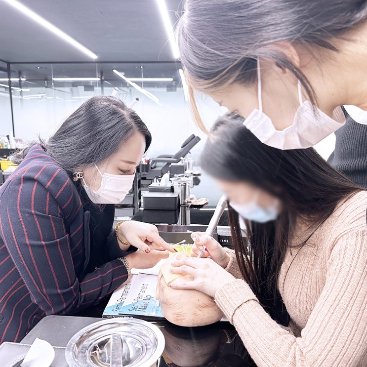  반영구기초 마이크로블레이딩과 페더링 눈썹기법이란