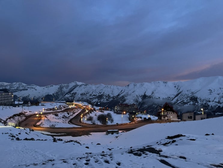  Touching moments at the ski resort
