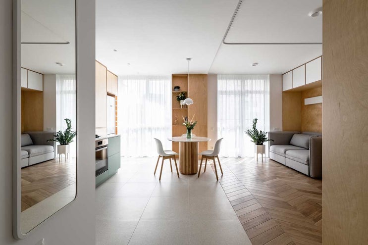  Residential Private Houses_좁은 공간활용을 위한 머피 침대가 있는 우크라이나의 아늑한 원룸형 아파트 랜선 집들이