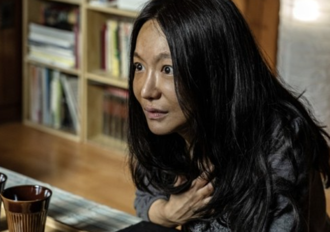 누가 귀신이에요? 신소율, ‘옥수역’ 배회하는 의문女로.. 누가 귀신이에요? 신소율, ‘옥수역’ 배회하는 의문女로..