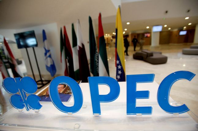 OPEC+, 일일 116만 배럴 감산…국제유가 상승세 이어가나