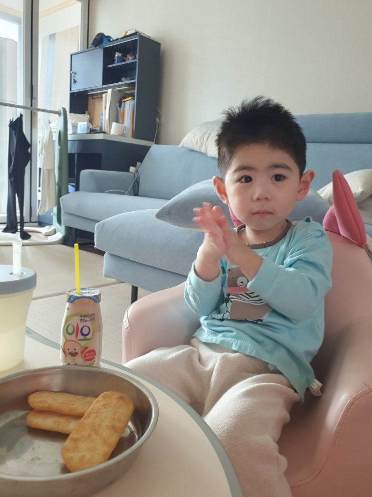  늦은 생일 선물이 왔어요.