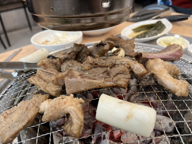  [관평동 돼지갈비] 숯불 수제갈비 깔끔한 반찬과 찌개 그리고 맛있는 갈비가 있는 갈비가 참 맛있다 방문 후기 (돼지갈비, 김치찌개, 된장찌개 )