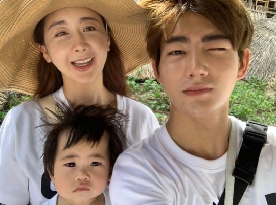 "이혼이 장난?" 함소원, 이혼 발표 6시간만 번복...제품 홍보와 남편 자랑 방송 "이혼이 장난?" 함소원, 이혼 발표 6시간만 번복...제품 홍보와 남편 자랑 방송