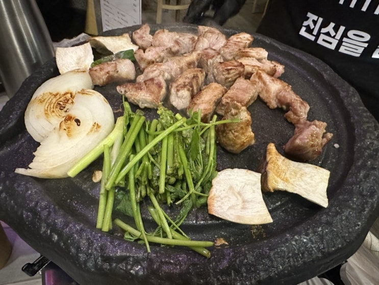  문정역 회식 맛집은 판교집 문정점 고깃집 ( 냉삼 vs. 솔트에이징 삼겹살 )