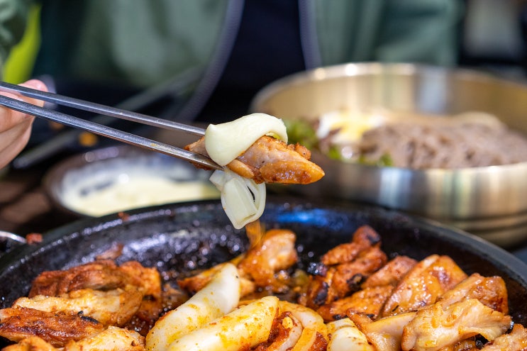  가평닭갈비 - 구성이 알찬 애견동반식당 본가곱돌숯불닭갈비