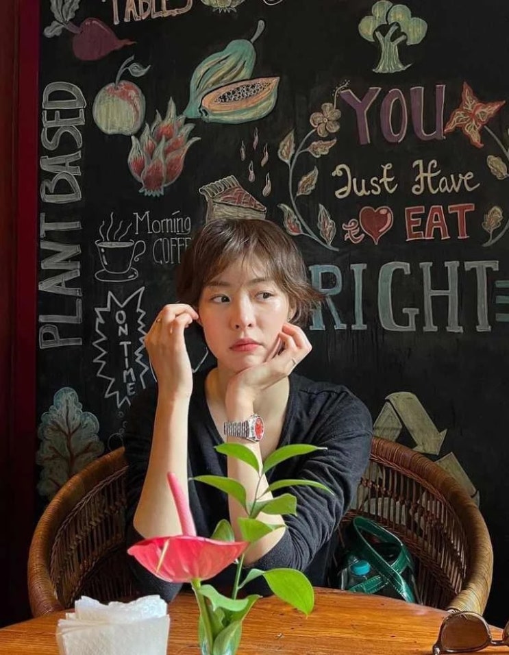 배우 이연희, 긴 머리카락 짧게 자르고 발리에서 여유로운 시간 보내...근황 공개 배우 이연희, 긴 머리카락 짧게 자르고 발리에서 여유로운 시간 보내...근황 공개