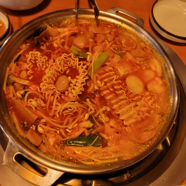  강남 삼성동 오늘은 닭 점심부대찌게 괜찮네요!