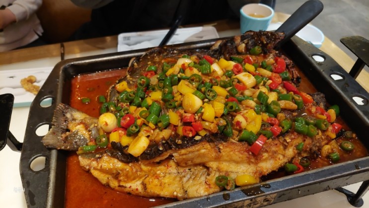 한국인 입맛에 딱 맞는 중국 카오위(烤鱼) 생선 요리 江边城外烤全鱼 苏州中心