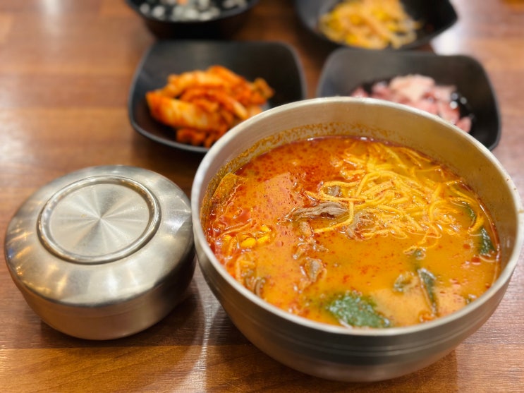  학동역 육개장 맛집 바로한 육면 | 육개장, 육칼국수, 비빔면, 만두 논현동 점심 맛집: 서울 논현동