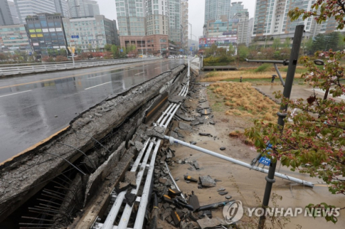 분당 정자교 난간 붕괴 사고 1명 사망1명 중상 1993년 건설 30년 노후 교각